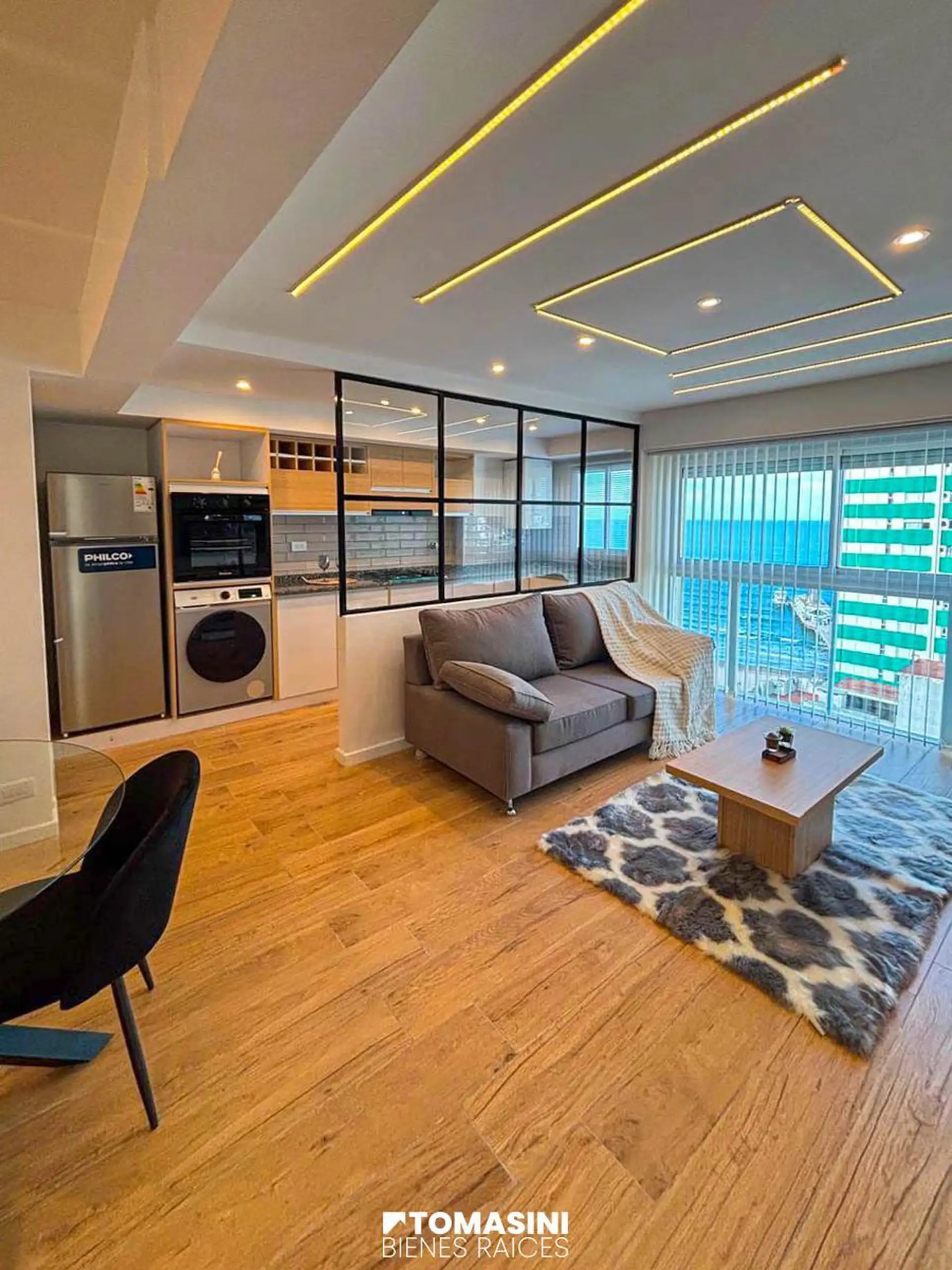 Departamento de 3 ambientes a la calle con balcón y vista al mar