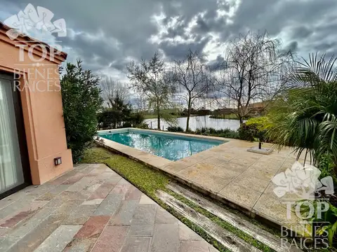 Casa 6 ambientes con 5 baños