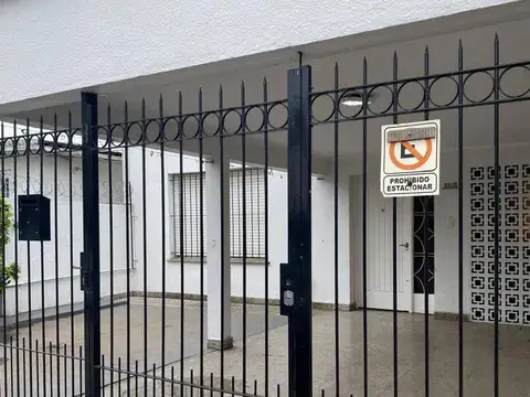 Casa en venta de 3 dormitorios c/ cochera en Los Hornos