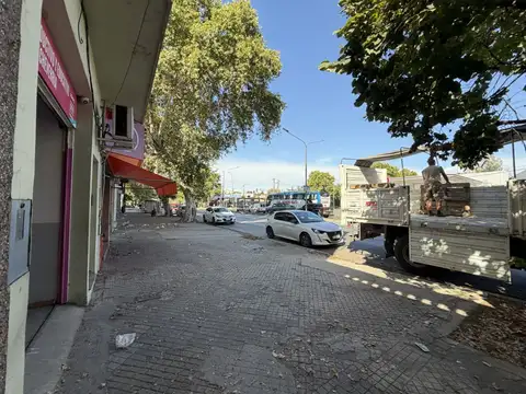 Casa 7 ambientes con 2 baños