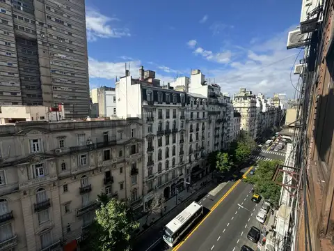 VENTA DEPARTAMENTO APTO PROFESIONAL RECOLETA PISO ALTO SOBRE AV SANTA FE