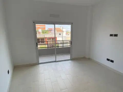 Departamento en Alquiler en Villa Raffo, $ 800.000