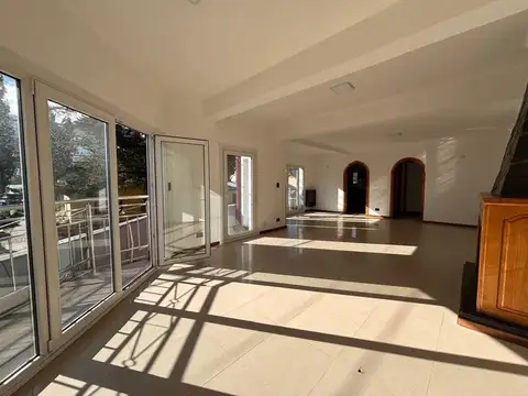 SE ALQUILA DEPARTAMENTO TRES DORMITORIOS CENTRICO