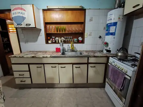 Casa 6 ambientes con 2 baños