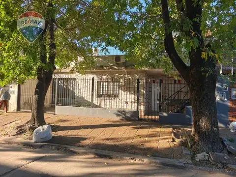 Venta casa 7 amb en con jardin en Villa Adelina