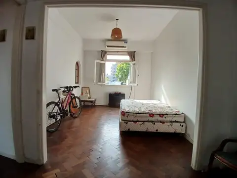 Excelente depto de 3 amb en edificio antiguo en muy buen estado!