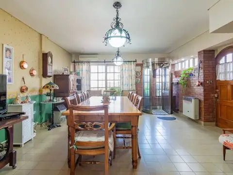 Casa 7 ambientes con 3 baños