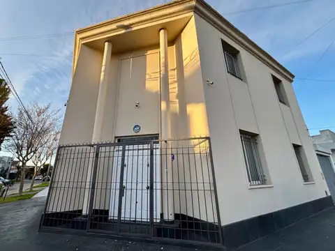 Depto Tipo Casa en Venta con 1 cocheras