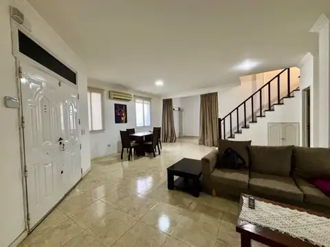 Depto Tipo Casa en Venta 24 años