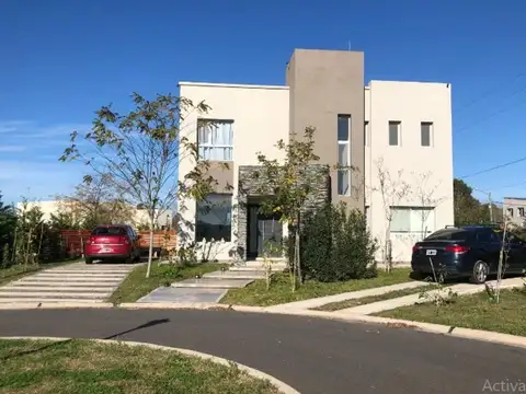 Casa a la venta en Pilar del Este