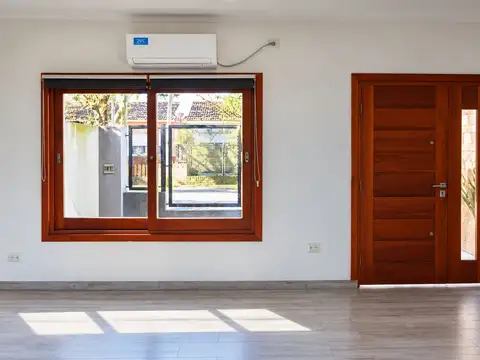 Casa en Venta con 4 cocheras
