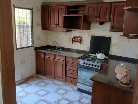 Depto Tipo Casa en Alquiler con 1 cocheras