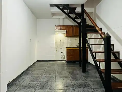 Almirante Brown 2200, Piso pb