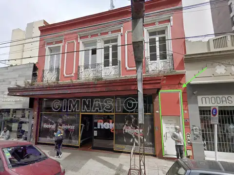 Local en alquiler primer piso con acceso independiente - 110 m2 - Ideal consultorios u oficinas.