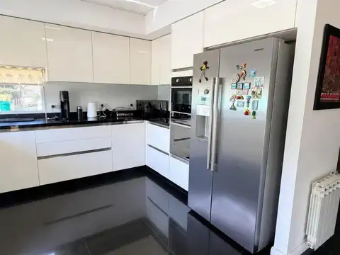 Venta casa 7 ambientes en La Agustina