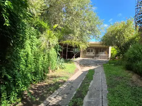 Casa 5 ambientes con 1 baño