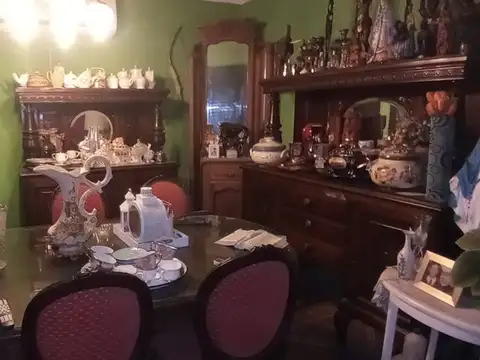 Casa 8 ambientes con 4 baños
