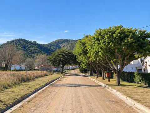 Venta de Excelente Terreno de 1.400 m² con Galpón - Barrio Altos de Loma Hermosa - Calamuchita