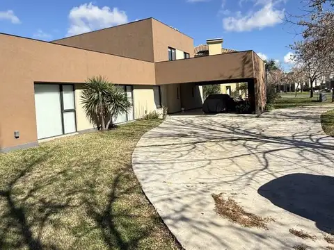 ALQUILER CASA 6 AMB EN TERRAVISTA CON 3 DORMS, ESCRITORIO, PLAYROOM, LOTE CENTRAL