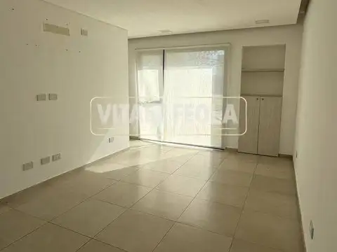 Casa en Alquiler con 4 cocheras