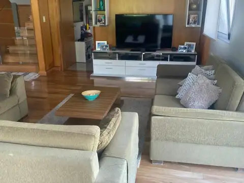 Casa en venta - 5 Dormitorios 4 Baños - Hudson