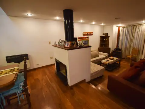 Casa en Venta con 3 cocheras
