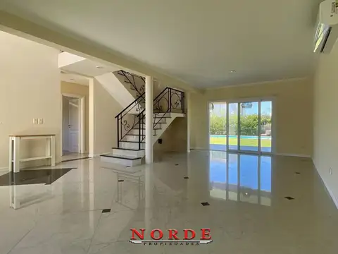 Casa 5 ambientes con 3 baños