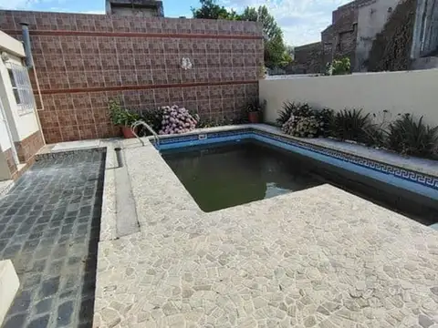 CASA EN VENTA 2 DORMITORIOS – ALTA CÓRDOBA PILETA + QUINCHO