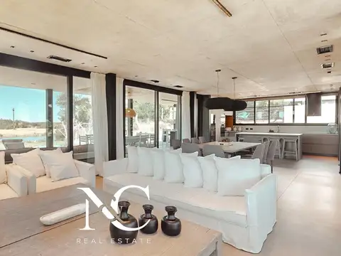 Casa 6 ambientes con 4 baños