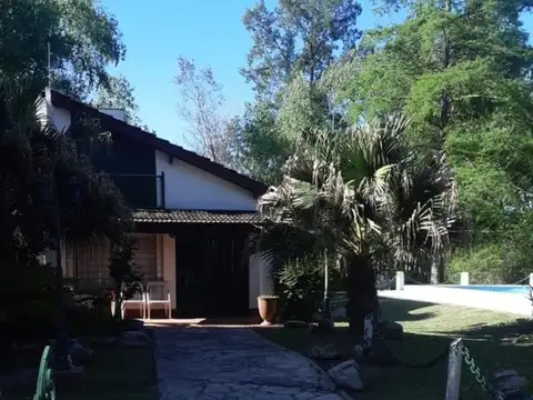 CASA EN VENTA BARRIO CUBE FRENTE AL LAGO