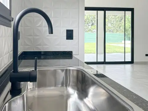 Casa 4 ambientes con 3 baños