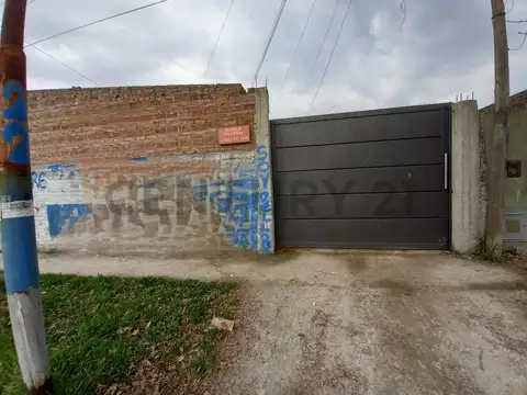 LOTE EN VENTA EN LA PLATA CON COCHERA SEMICUBIERTA