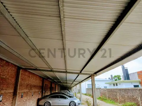 LOTE EN VENTA EN LA PLATA CON COCHERA SEMICUBIERTA