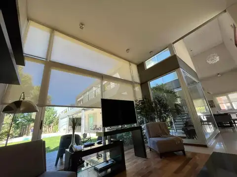 Casa  3 dormitorios en alquiler en el  barrio cerrado Funes Hills Miraflores, Funes