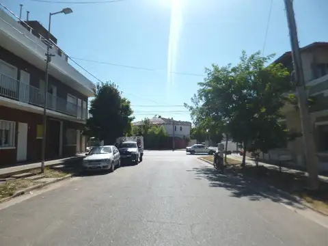 Calle 14 400, Piso 1