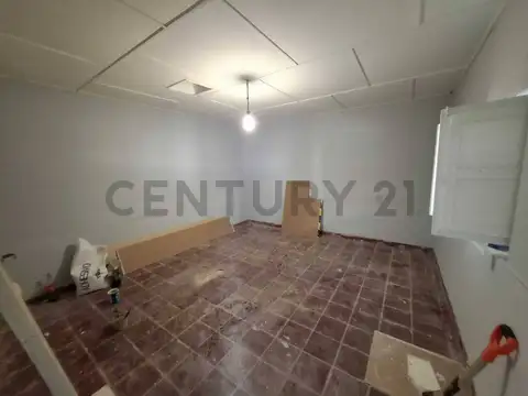 Casa 7 ambientes con 2 baños