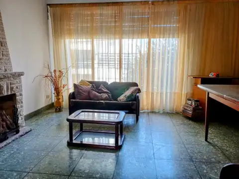 Depto Tipo Casa en Venta en Villa del Parque, USD 125.000