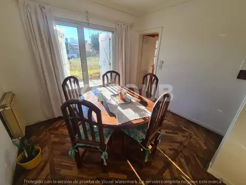 Casa 6 ambientes con 2 baños