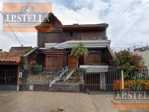 Chalet 5 Amb, c/ 4 cocheras - 350 m² edificados - S.Justo (Ctro)