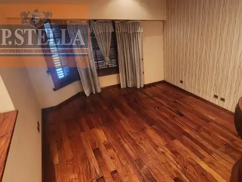 Chalet 5 Amb, c/ 4 cocheras - 350 m² edificados - S.Justo (Ctro)