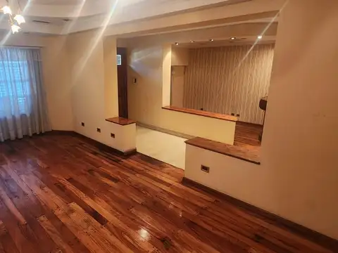 Casa en Venta con 4 cocheras