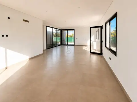 Casa  en Venta en Santo Tomas, Pilar, G.B.A. Zona Norte