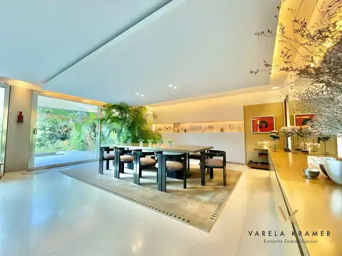 Casa en Venta con 8 cocheras