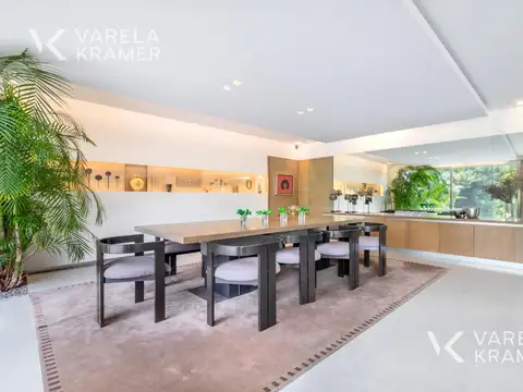 Casa 8 ambientes con 9 baños