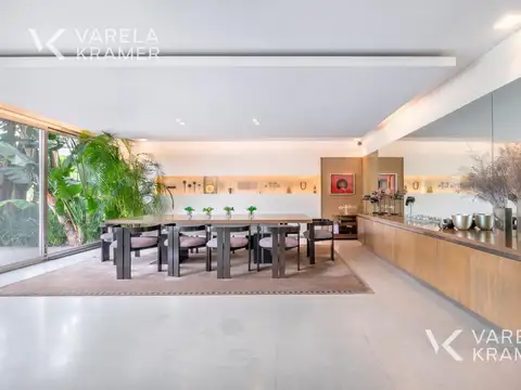 Casa en Venta con 8 cocheras