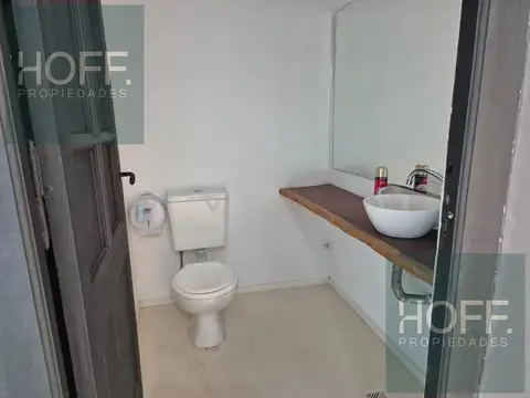 Oficina en alquiler con muebles y aire acondicionado instalado