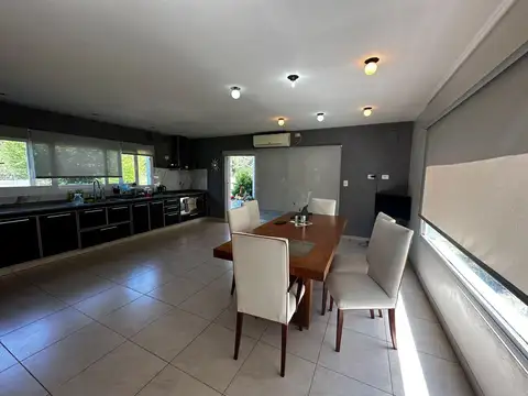 Casa 4 ambientes con 3 baños