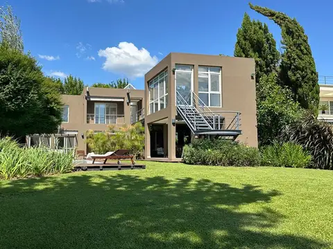 Casa en Alquiler de 4 dormitorios