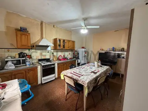 Oportunidad en Valentín Alsina – 3 ambientes con terraza y cochera