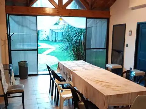 Hermosa casa con pileta y quincho!